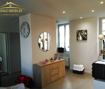 T2 Place de la Bouverie CHARLIEU - Photo 1