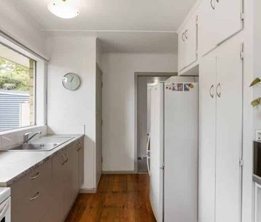 Beautiful Three Bedroom Home with Additional Sleepout - Photo 2
