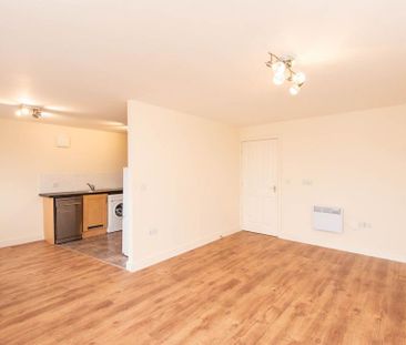 2 bedroom flat to rent - Photo 2