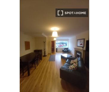 Bed for rent in 2-bedroom apartment in Waterville, Dublin - Photo 1