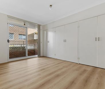 Peaceful & Spacious Apartment Facing Barsbys Avenue - Entrance via ... - Photo 2