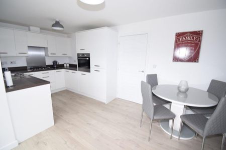 3 bedroom detached house to rent - Photo 3