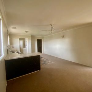 WEST TAMWORTH - Private One Bedroom Unit - Photo 2