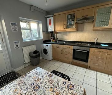 Room in a Shared House, Lawrence Road, E6 - Photo 6