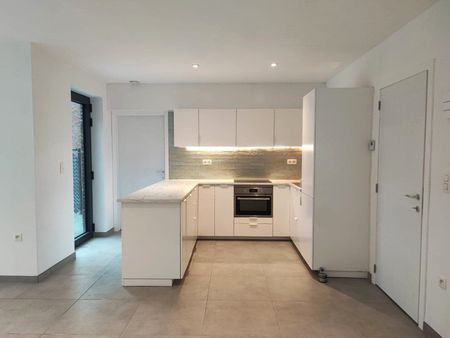 Leuk en modern gelijkvloers appartement met 3 slpks en tuin gelegen te Olmen centrum ! - Photo 3