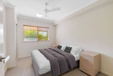Stylish 1-Bedroom Furnished Apartment with Additional Study or Second Bedroom - Photo 5