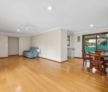 CHARMING THREE BEDROOM VILLA - Photo 4