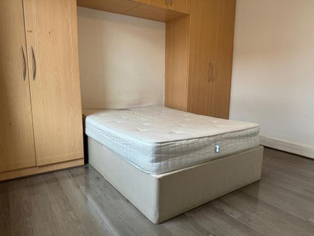 2 bedroom flat to rent - Photo 4