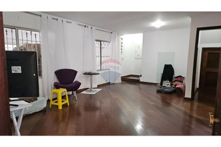 Imóvel versátil, com potencial tanto residencial quanto comercial. - Foto 2