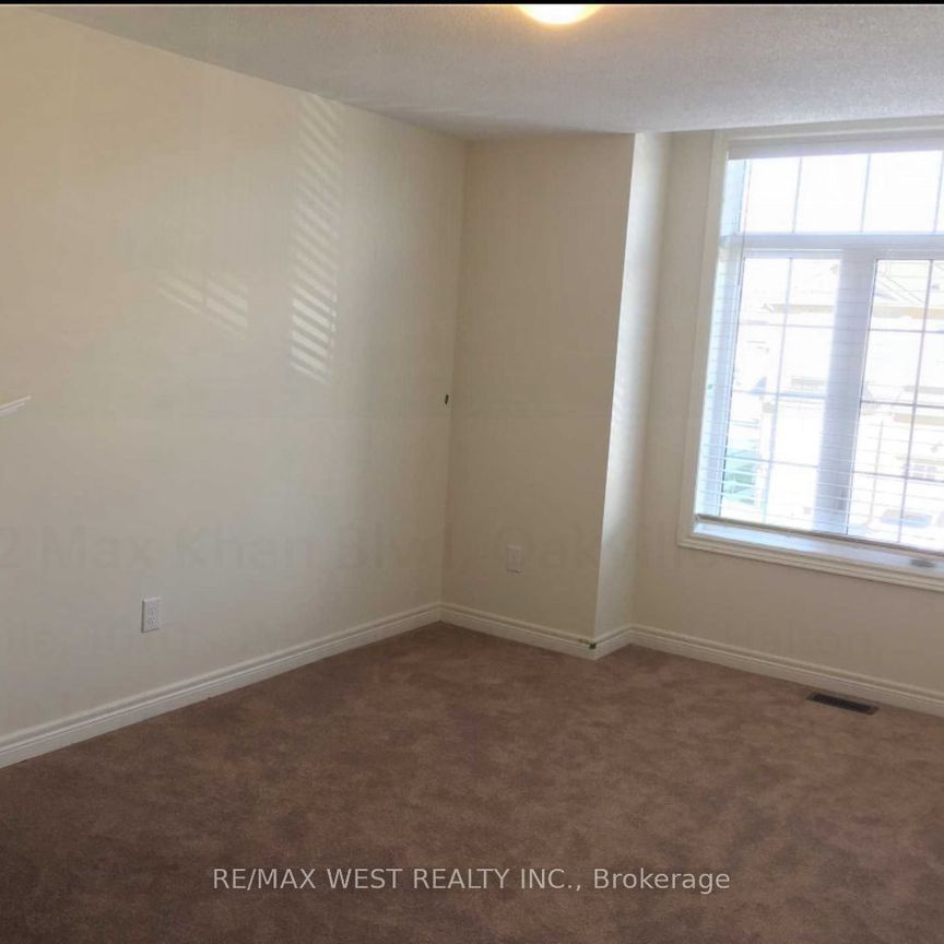 For Lease - 3052 Max Khan Boulevard, Oakville, Ontario - Photo 1