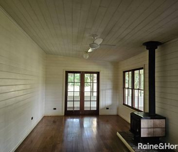 Charming 2-Bedroom Cottage - Photo 3
