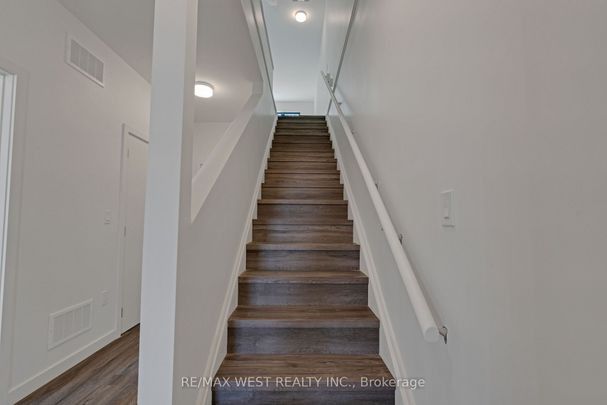 For Lease - 10 Rainwater Lane, Barrie, Ontario - Photo 1