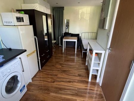 Studio to rent - Photo 3