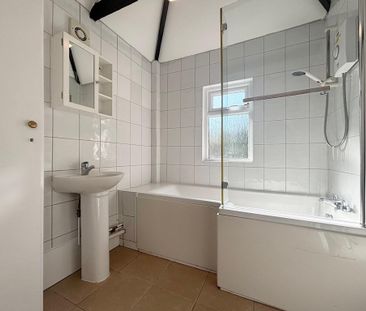 2 bedroom semi-detached house to rent - Photo 6