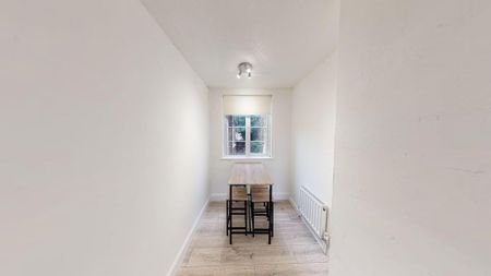 4 bedroom terraced house to rent - Photo 3