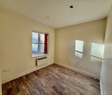 Ground floor 2-bed apartment with separate lounge, fitted kitchen, ... - Photo 5