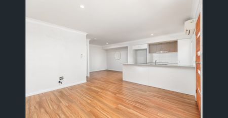 Four Bedroom Townhouse in sort after Mango Hill complex - Photo 2