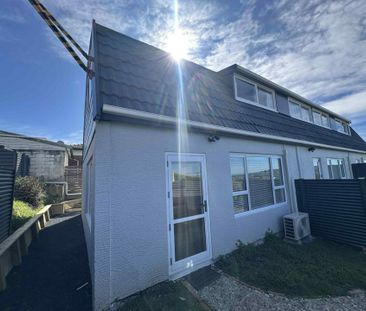 Tastefully designed and well appointed! - Photo 1