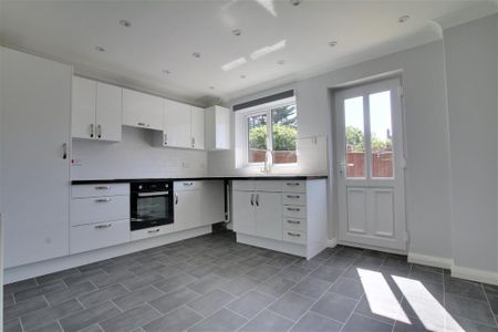 2 bedroom terraced house to rent - Photo 4