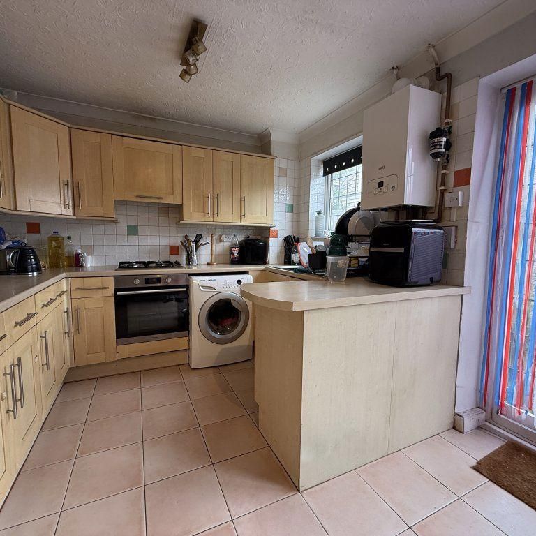 3 bedroom semi-detached house to rent - Photo 1