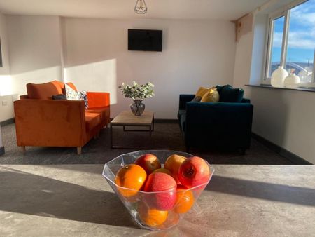 1 bedroom in a house share to rent - Photo 2