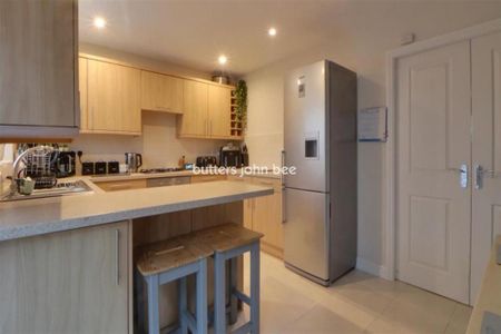 3 bedroom semi-detached house to rent - Photo 4