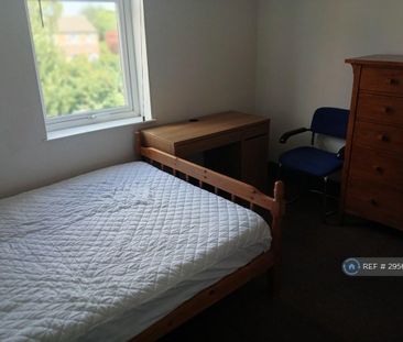 1 bedroom in a house share to rent - Photo 2