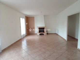 Location Maison de ville 4 pièces 112 m2 à Matha - Photo 3