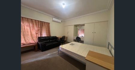 Share House-Charming Family Home in Leafy Mont Albert-Furnished - Photo 2