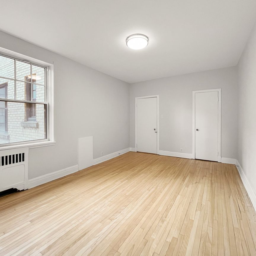 1540 Av. Summerhill #307 - Photo 1