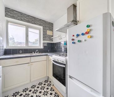 2 bedroom maisonette to rent - Photo 4