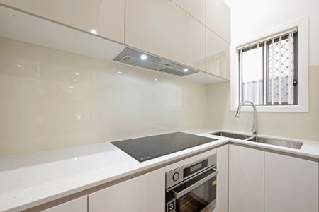 Executive 4 Bedroom Home With Stunning Outlook - Photo 4