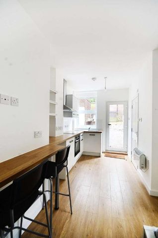 Archway Road, London, Highgate, N6 - Photo 5