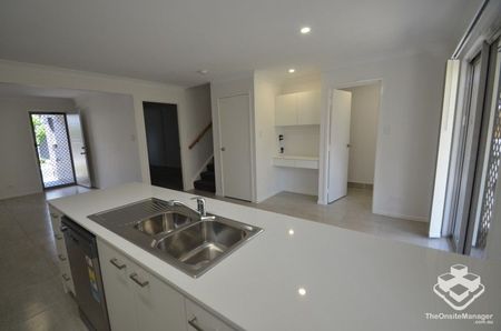 VERY NEW 3 BED TOWNHOUSE FOR RENT - Photo 4