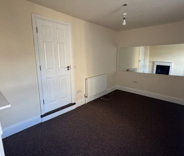 4 bedroom flat to let - Photo 1