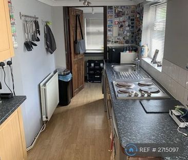 1 bedroom in a house share to rent - Photo 4