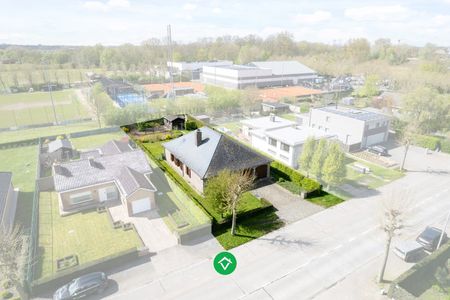 Alleenstaande woning met drie slaapkamers en dubbele inpandige garage te huur - Photo 2