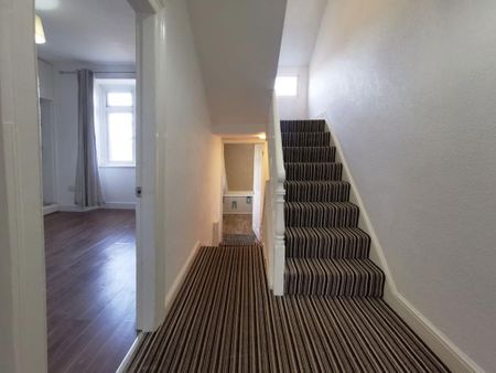 3 bedroom terraced house to rent - Photo 5