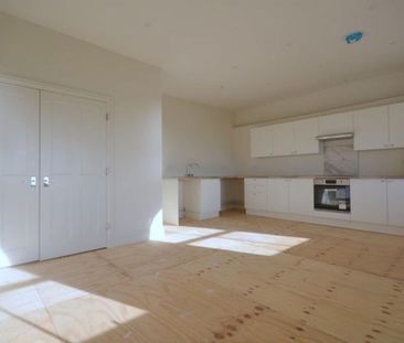 3 bedroom flat to rent - Photo 6