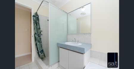 Ideal Refurbished Family Home Close to Park - Photo 4