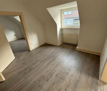 Dachgeschosswohnung in Duisburg-Neudorf - Foto 1