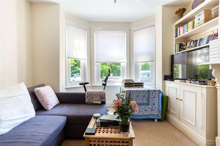 A charming one bedroom ground floor flat. - Photo 2