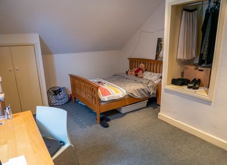 4 Bed Semi-Detached House, City Road, NG7 - Photo 2