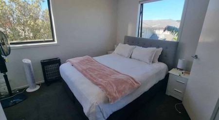 Two bedroom Townhouse plus carpark - Photo 3