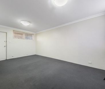 Studio On Top Floor - Photo 3