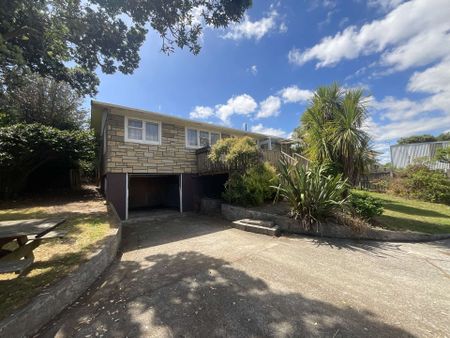 PETS ALLOWED - THREE BEDROOM FAMILY HOME - Photo 5