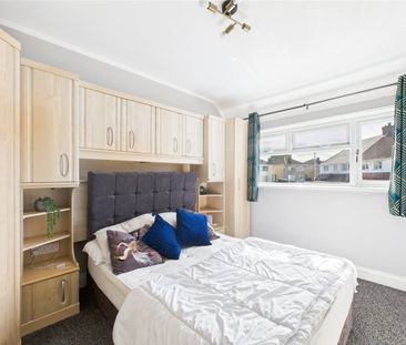 Stroud Road, - Photo 3