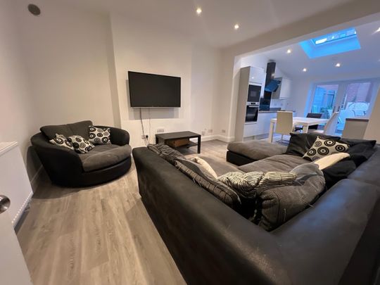 Room in a Shared House, Harrington Drive, NG7 - Photo 1