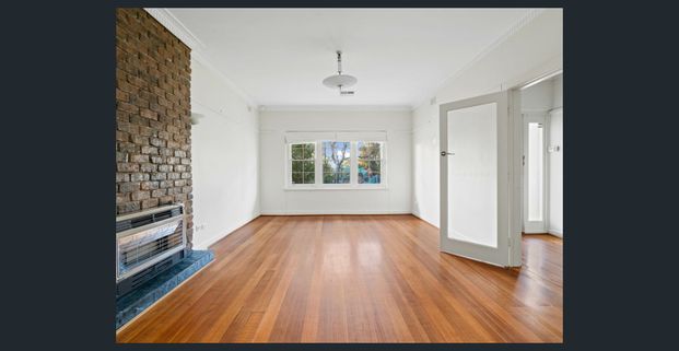 Your 5 Bedroom luxury home awaits in a prestigious location, ready to move in - Photo 1