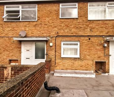 4 bedroom property to rent - Photo 1